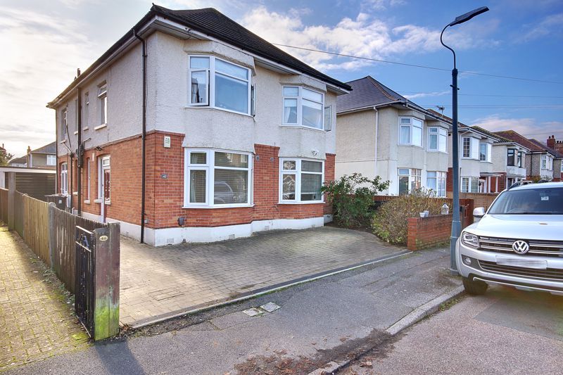 Chigwell Road, Queens Park BH8  