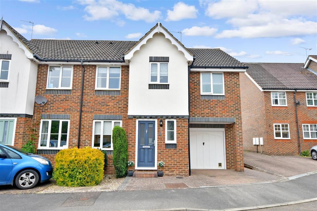 3 bed semidetached house for sale in Cornflower Way, Southwater, Nr