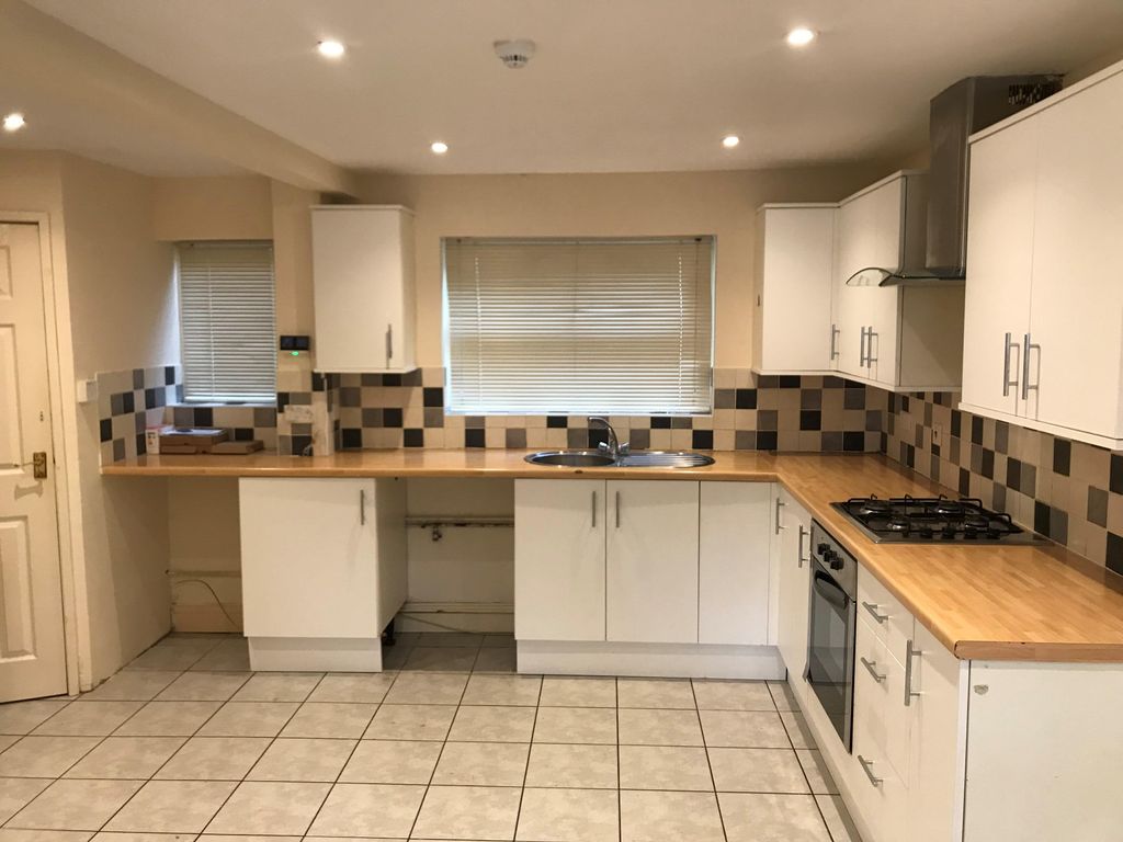 4 bed property to rent in Holyrood Walk, Corby NN18 Zoopla