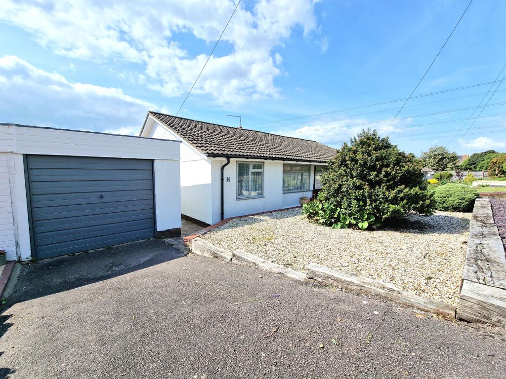 3 bed bungalow to rent in Wode Close, Clanfield, Waterlooville PO8, £