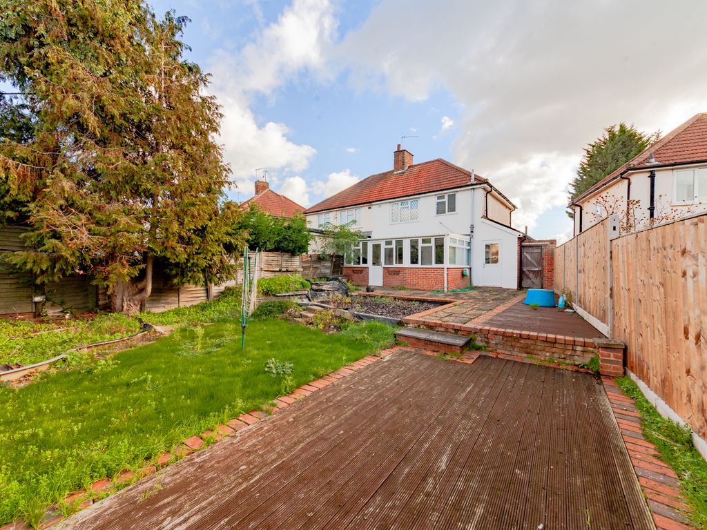 3 bed semidetached house for sale in Greenfields Road, Reading