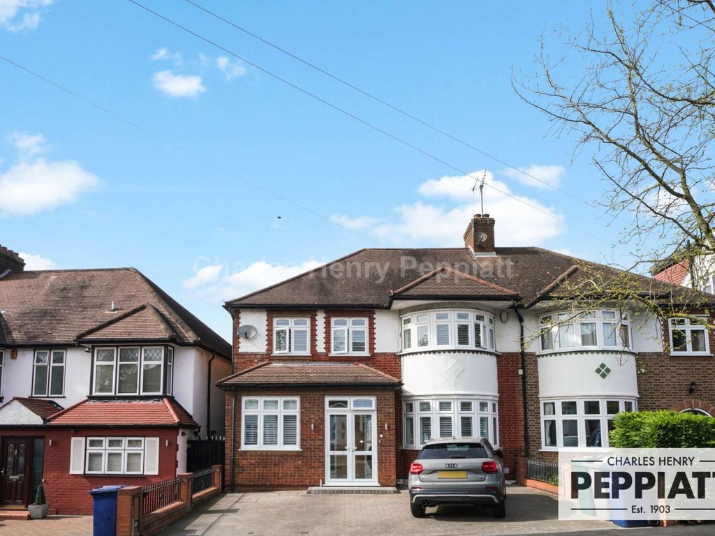 4 bed semidetached house for sale in Chase Way, Southgate N14, £