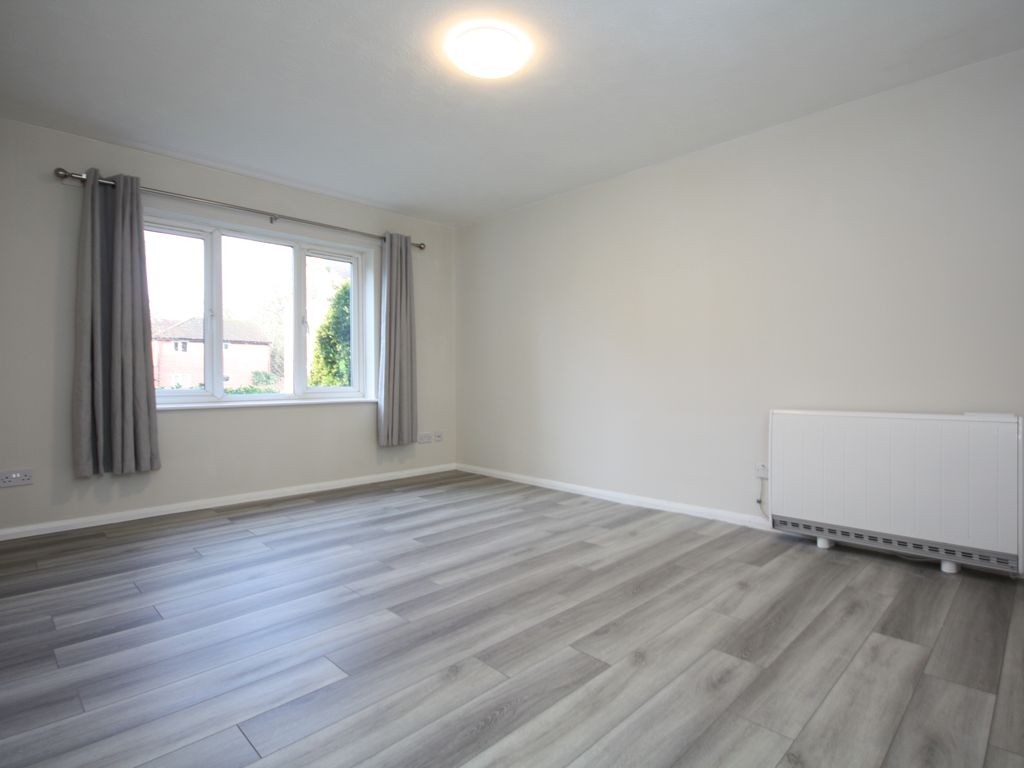 2 bed flat to rent in Church Road, Great Bookham KT23, £1,425 pcm Zoopla