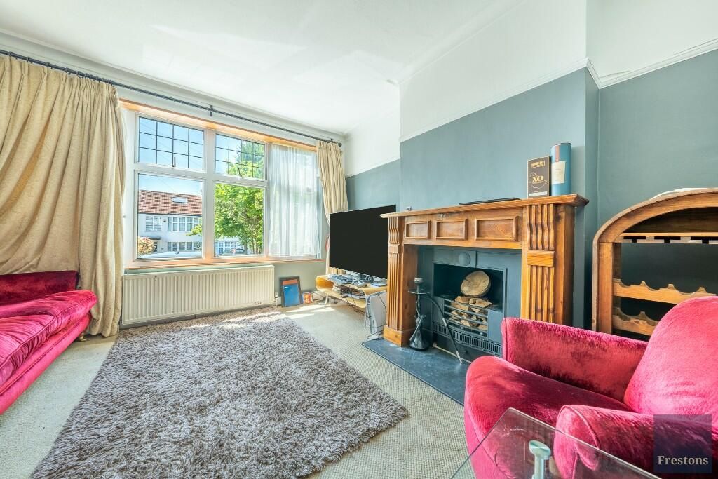 4 bed semidetached house for sale in Ridgeway Avenue, East