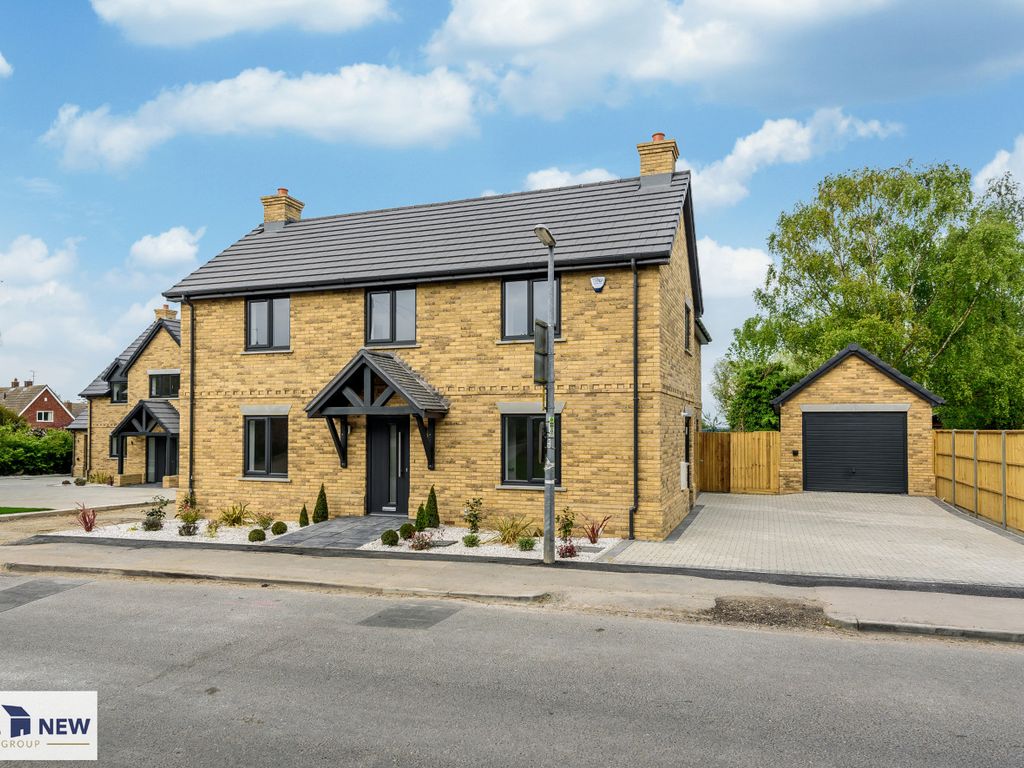 New home, 4 bed detached house for sale in Manor Road, Barton Le Clay