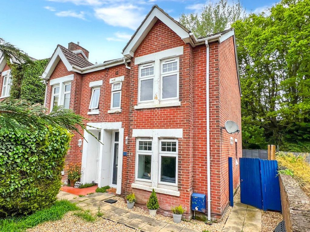 3 bed semidetached house for sale in Portsmouth Road, Southampton
