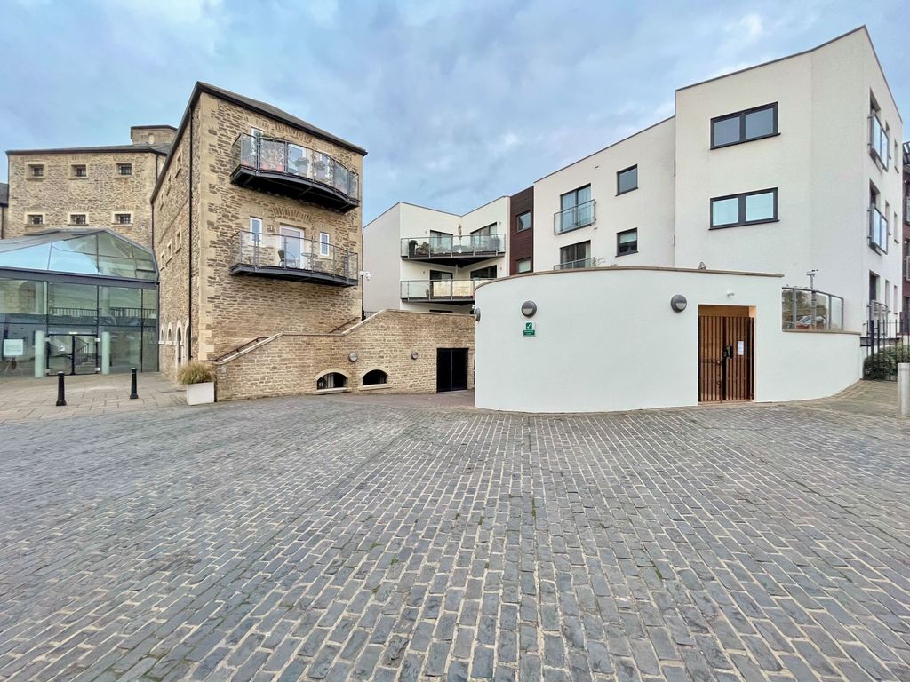 3 bed flat for sale in The Old Gaol, Abingdon OX14 Zoopla