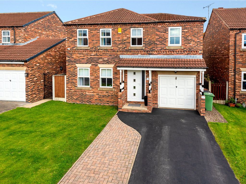 5 bed detached house for sale in Castlefields, Rothwell, Leeds, West