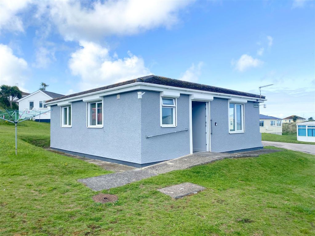 3 bed detached bungalow for sale in Riviere Towans, Phillack, Hayle