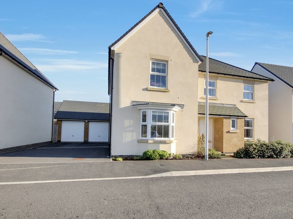 5 bed detached house for sale in 44 Lapwing Grove, Yelland, Barnstaple