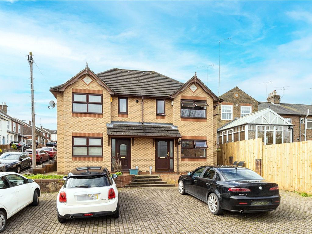 2 bed end terrace house to rent in Harpenden Rise, Harpenden