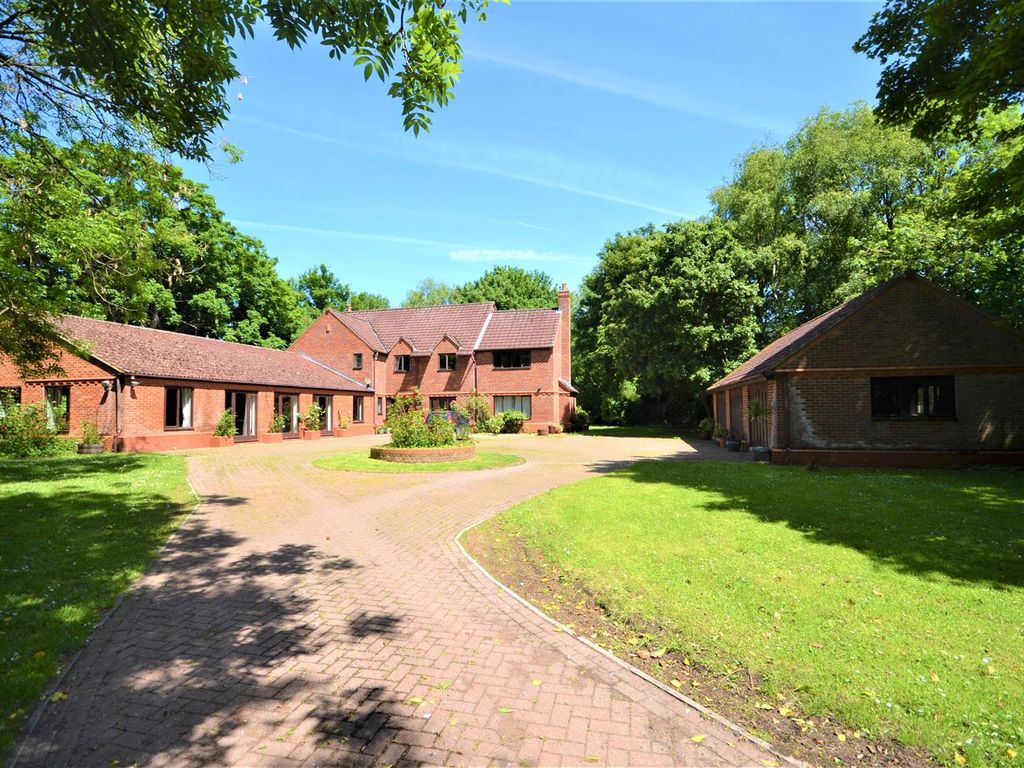 4 bed detached house for sale in London Road, Devizes SN10 Zoopla