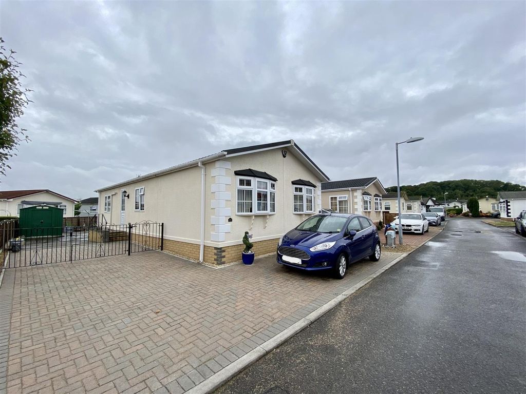 3 bed mobile/park home for sale in Severn Bridge Park Homes, Beachley