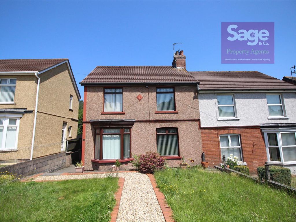 4 bed semidetached house for sale in Fountain Road, Pontymoile