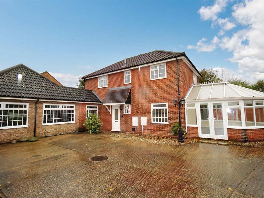 Heybridge Drive Wickford SS12  