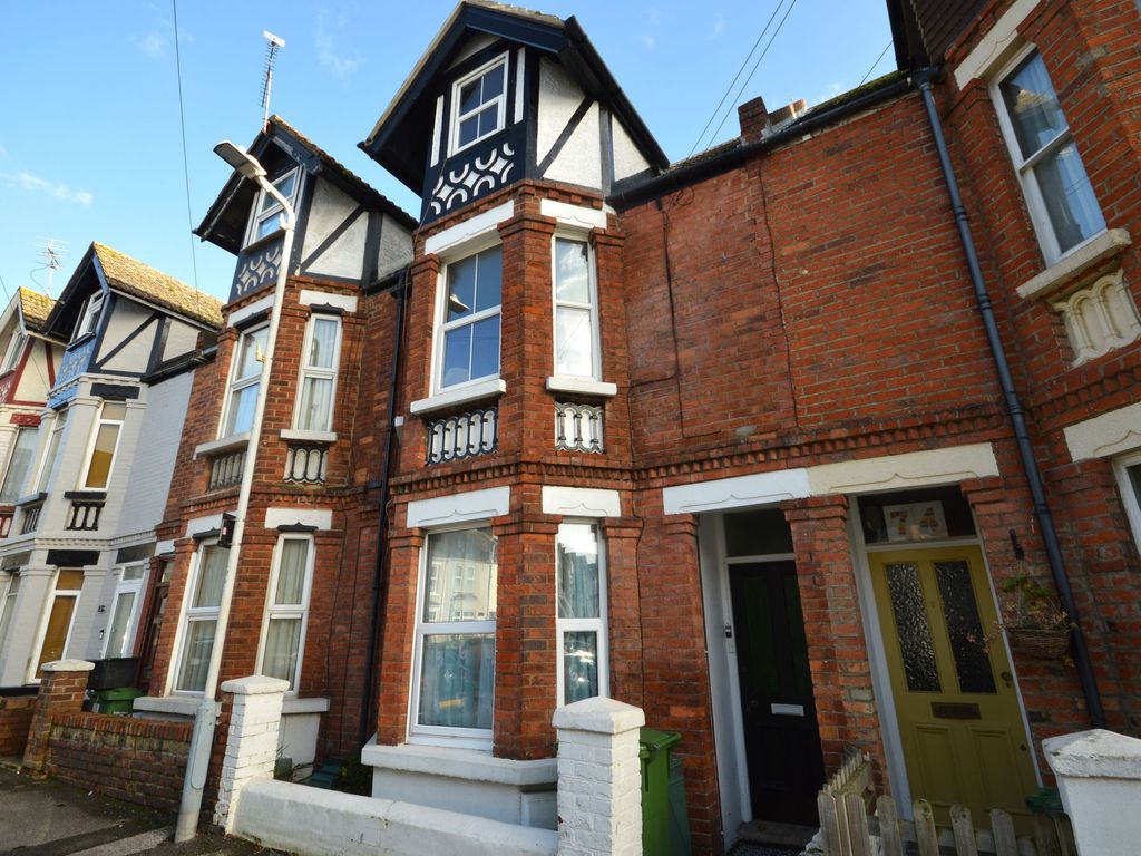 2 bed for sale in Linden Crescent, Folkestone CT19, £100,000
