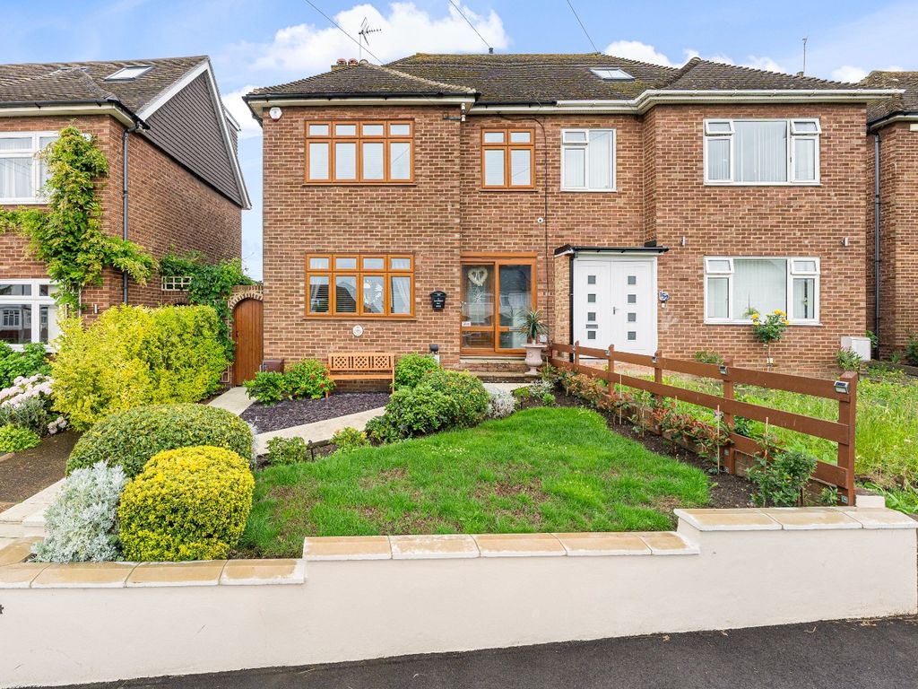 3 bed semidetached house for sale in Lower Higham Road, Gravesend