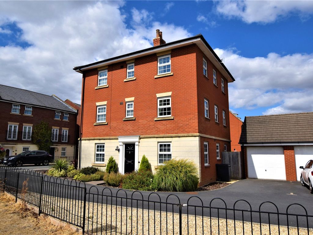 5 bed detached house for sale in Streamside, Tuffley, Gloucester