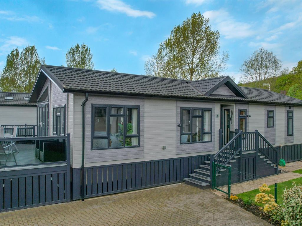 2 bed mobile/park home for sale in Welford Chase, Welford On Avon