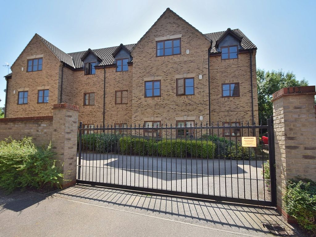 3 bed flat for sale in Perivale, Monkston Park MK10 Zoopla