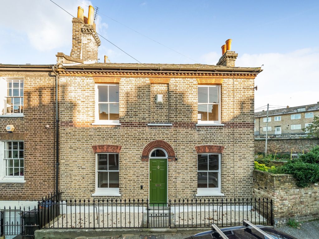 2 Bed End Terrace House To Rent In Prior Street London SE10 2 700 2-bed-end-terrace-house-to-rent-in-prior-street-london-se10-2-700