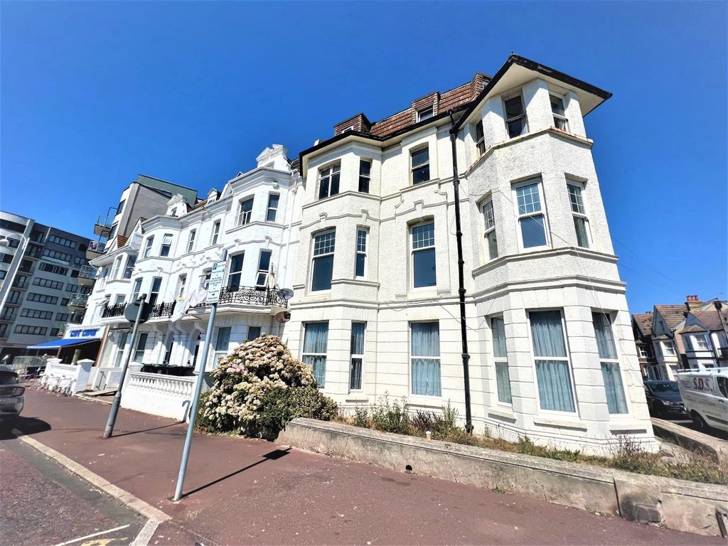 2 bed flat to rent in Marina, BexhillOnSea TN40, £950 pcm Zoopla