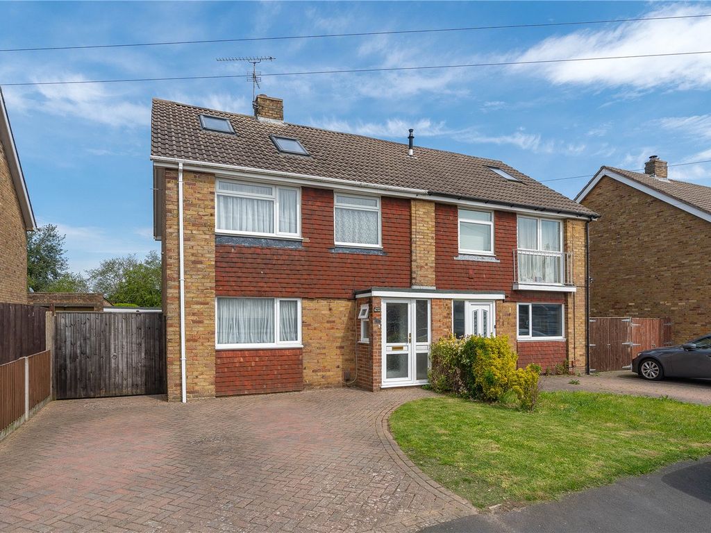 4 bed semidetached house for sale in Broomshaw Road, Barming