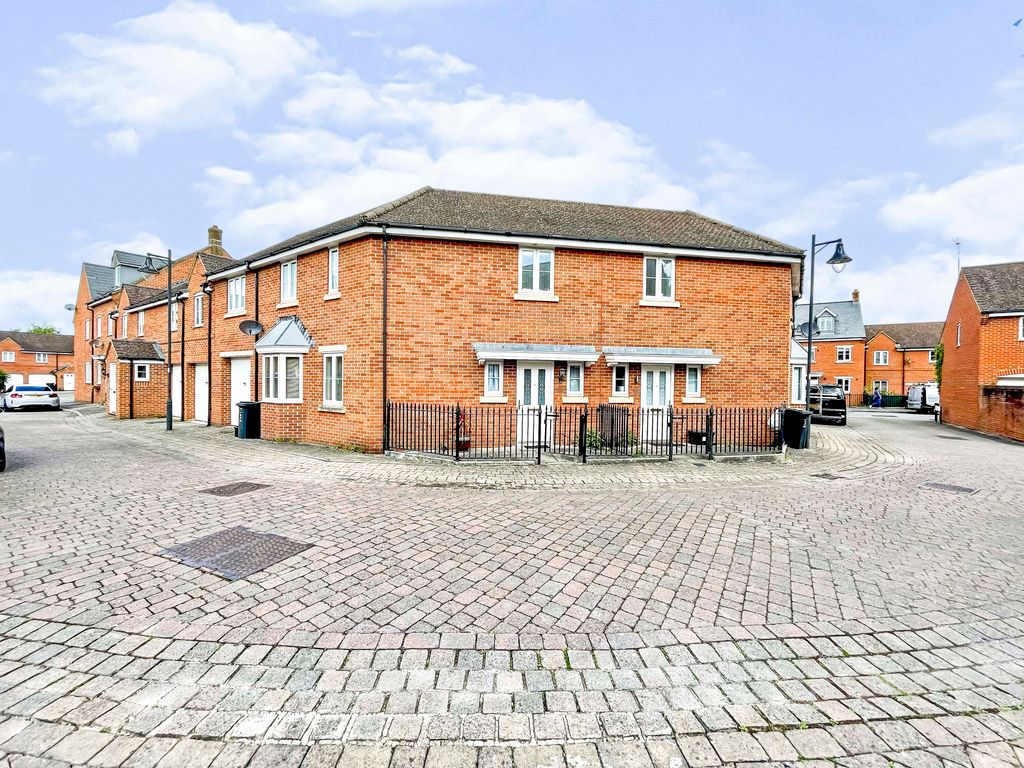 3 bed terraced house for sale in Capella Crescent, Oakhurst, Swindon