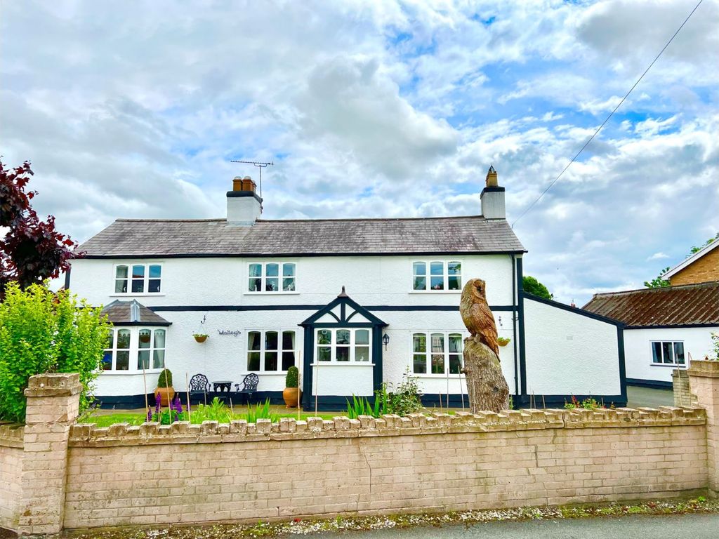 4 bed property for sale in Smithfield Green, Holt LL13 Zoopla