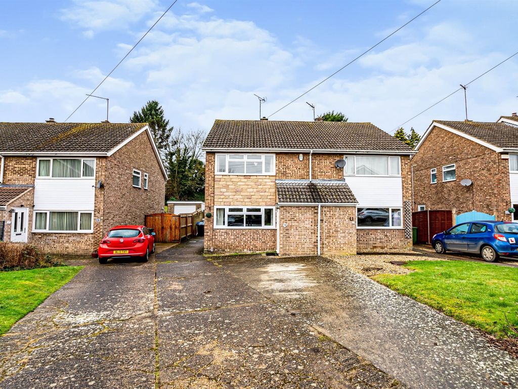 3 bed semidetached house for sale in Kipton Close, Rothwell, Kettering