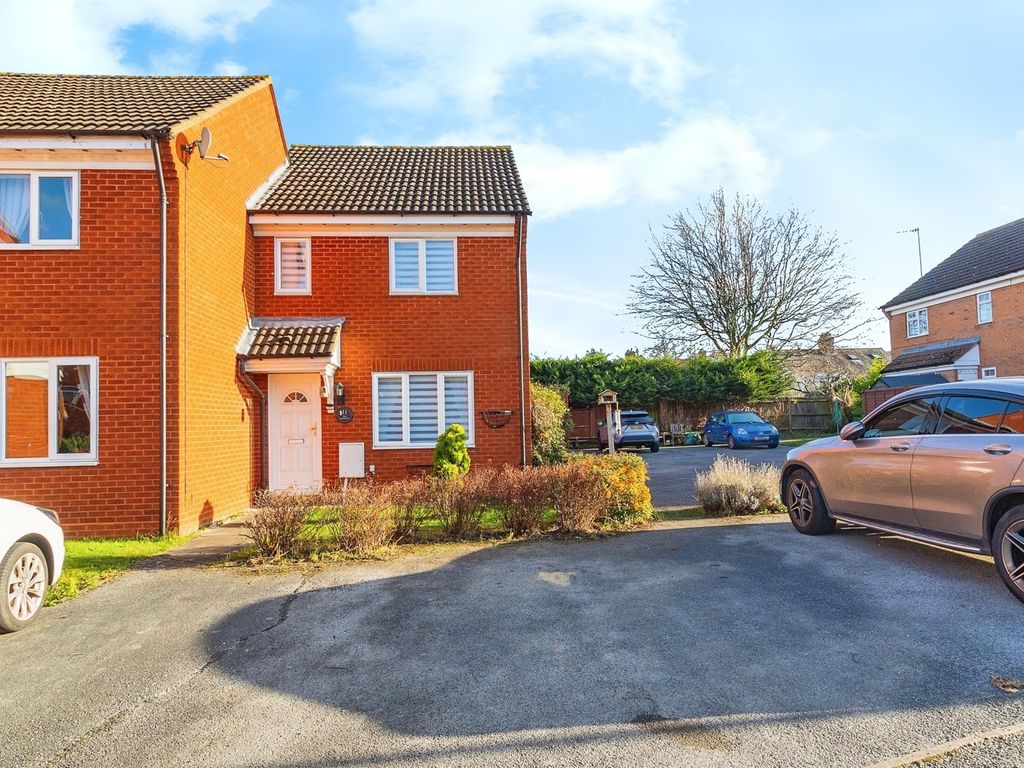 3 bed end terrace house for sale in The Paddocks, Flitwick, Bedford