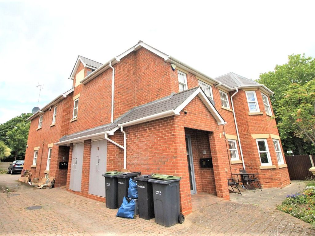 2 bed flat to rent in Dashwood Road, Gravesend, Kent DA11 Zoopla