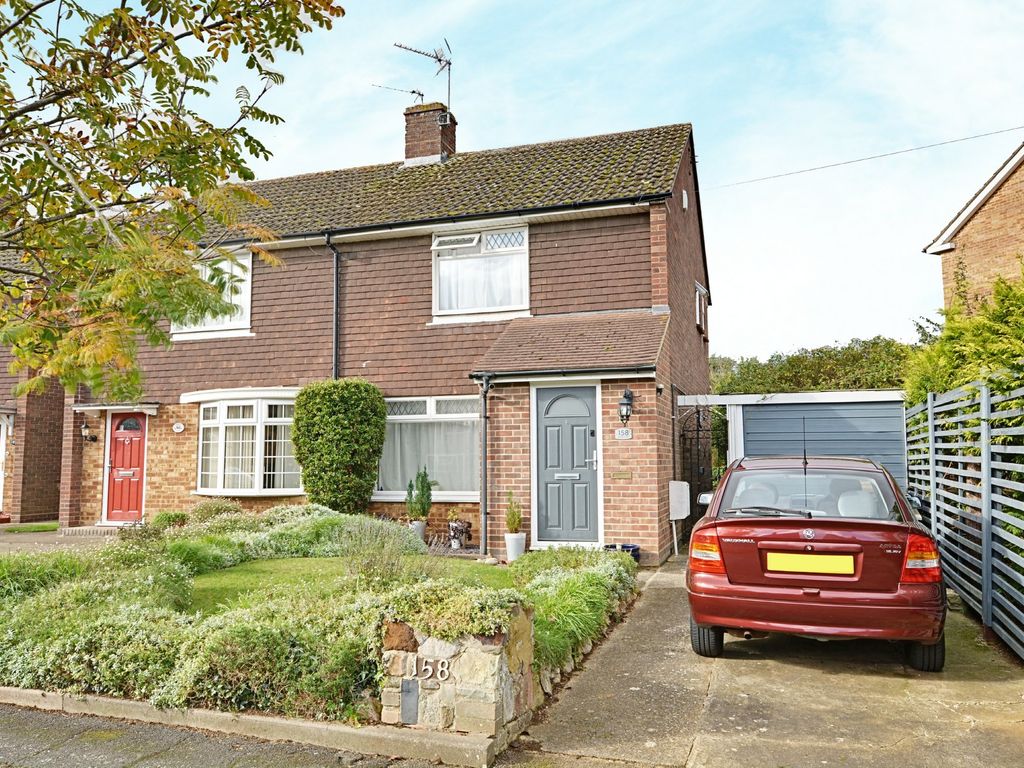 2 bed semidetached house to rent in Bentley Road, Hertford SG14, £