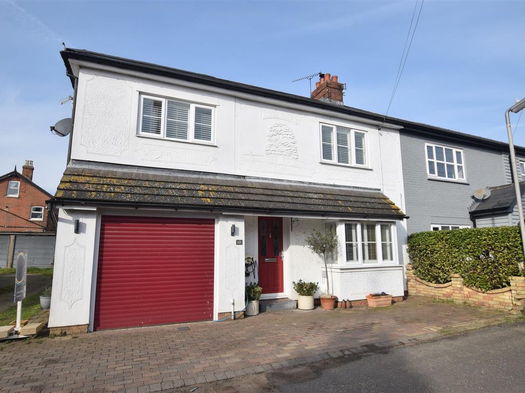 4 bed semidetached house for sale in Lilian Road, BurnhamOnCrouch