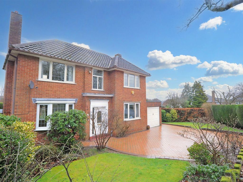 3 bed detached house for sale in Lynton Road, Westlands, Newcastle