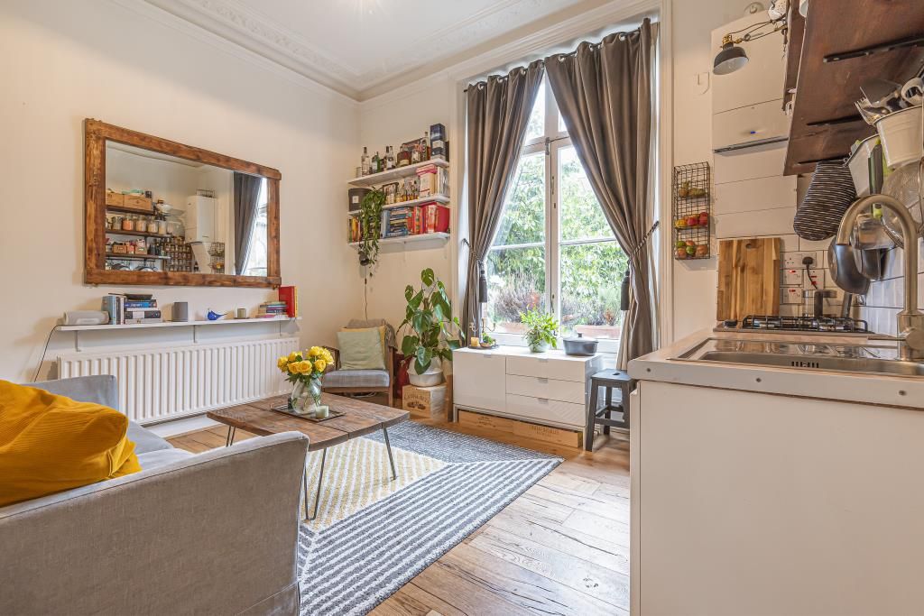 1 bed flat to rent in Kings Road, Richmond TW10, £1,750 pcm Zoopla