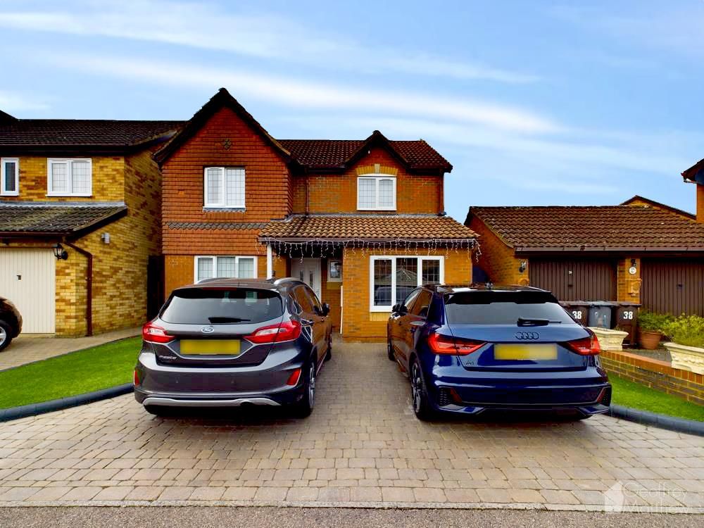 4 bed detached house for sale in Gordian Way, Chells Manor, Stevenage