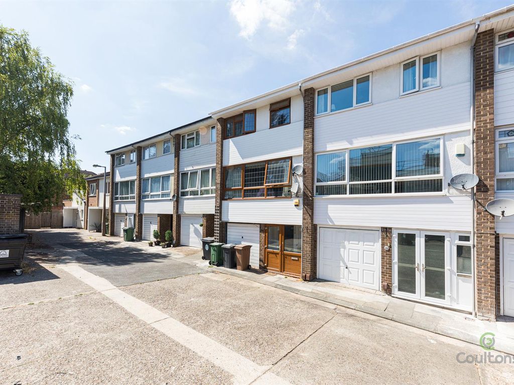 3 bed town house for sale in Nation Way, North Chingford E4 Zoopla