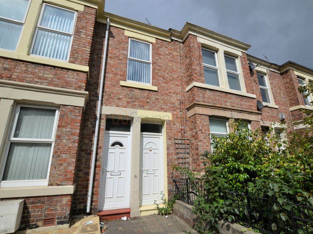 3 bed flat to rent in Claremont North Avenue, Bensham, Gateshead NE8, £