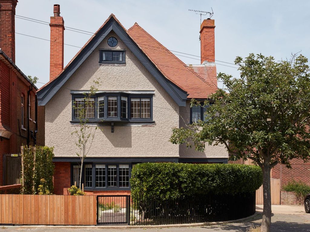 6 bed detached house for sale in Cornwall Gardens, Cliftonville CT9, £