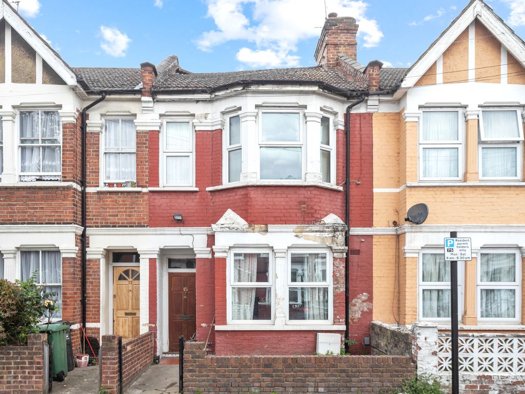 3 bed terraced house for sale in Elizabeth Road, London N15, £625,000