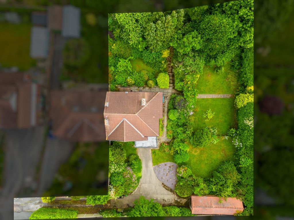 4 bed semidetached house for sale in Crescent Gardens, Alwoodley