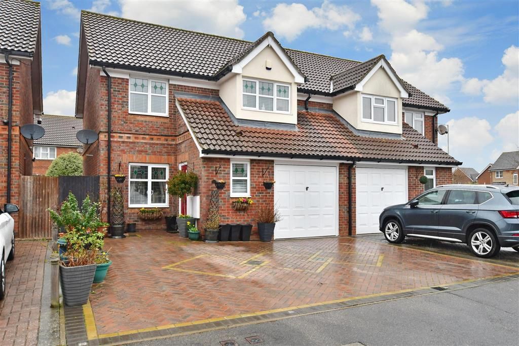3 bed semidetached house for sale in Chaffinch Drive, Kingsnorth