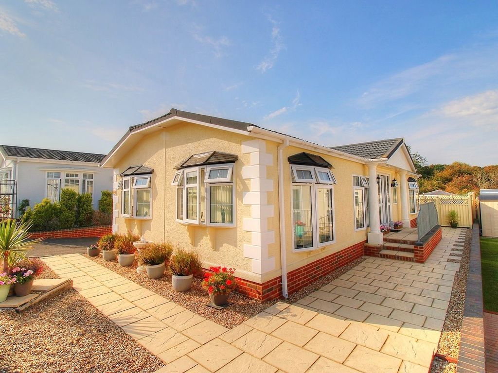 2 bed bungalow for sale in Oak Tree Lane, Eastbourne BN23, £219,950
