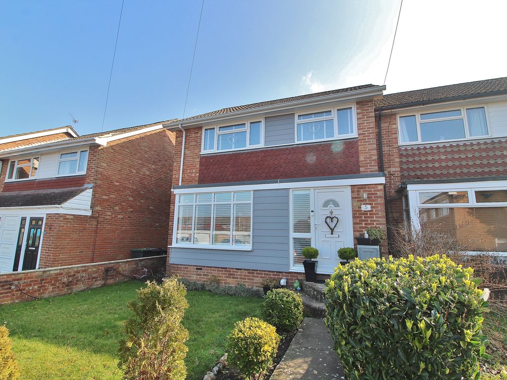 3 bed semidetached house for sale in Homer Close, Cowplain