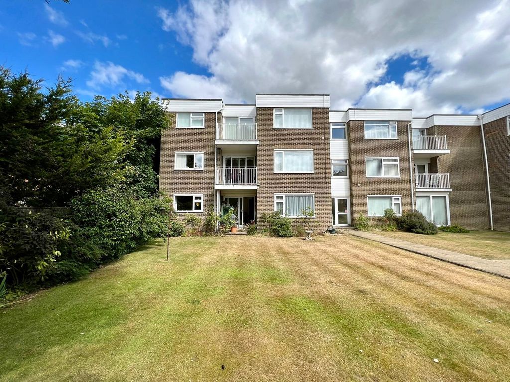 2 bed flat for sale in Rookcliff Way, Milford On Sea, Lymington