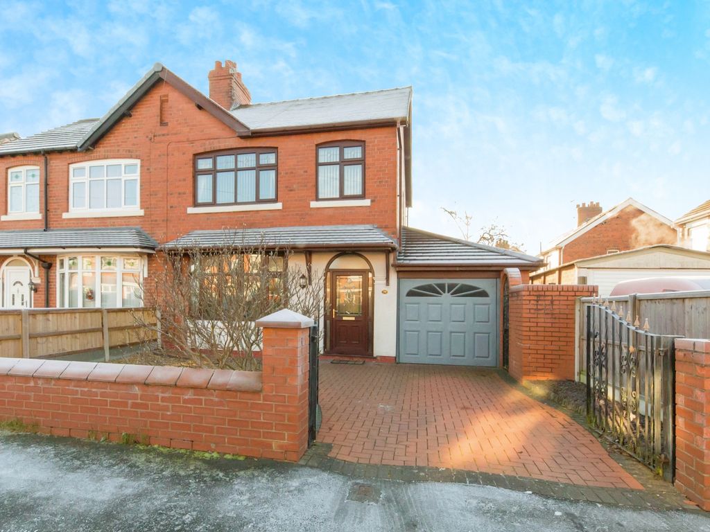 3 bed semidetached house for sale in Tynedale Avenue, Crewe, Cheshire
