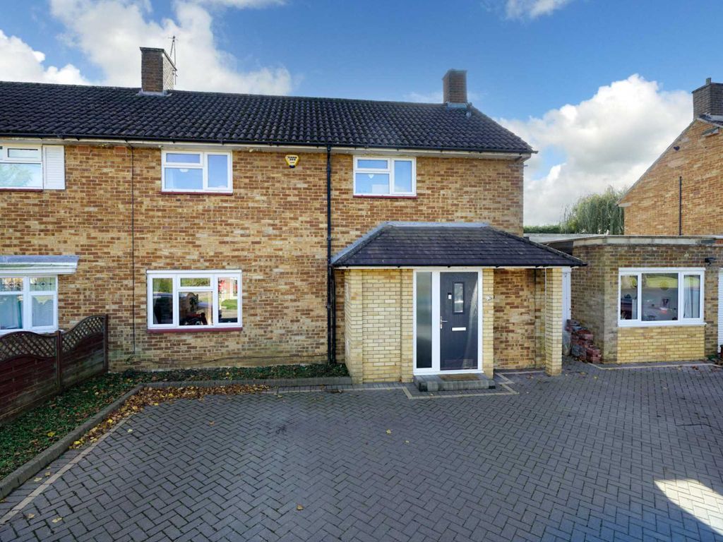 4 bed semidetached house for sale in Abel Close, Adeyfield HP2, £