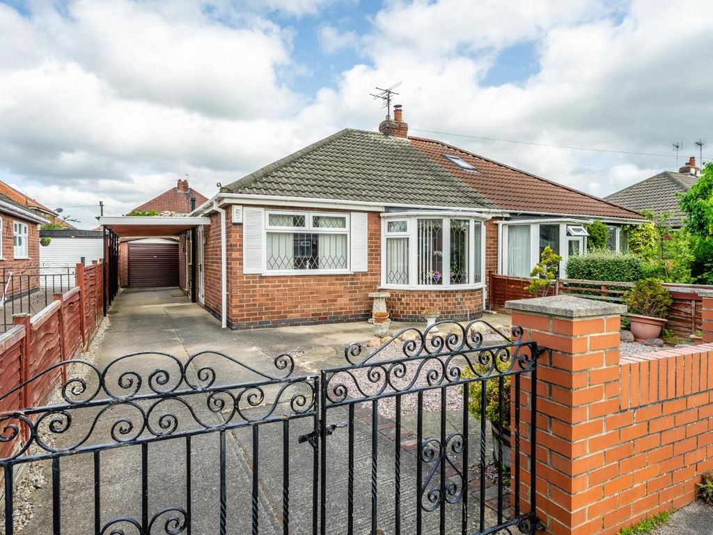 2 bed semidetached bungalow for sale in Melton Avenue, Rawcliffe, York