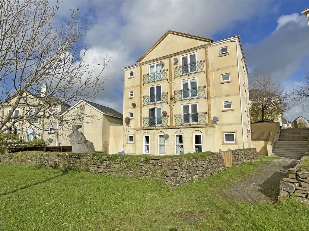 2 bed flat for sale in Aberdeen Avenue, Manadon Park, Plymouth PL5, £